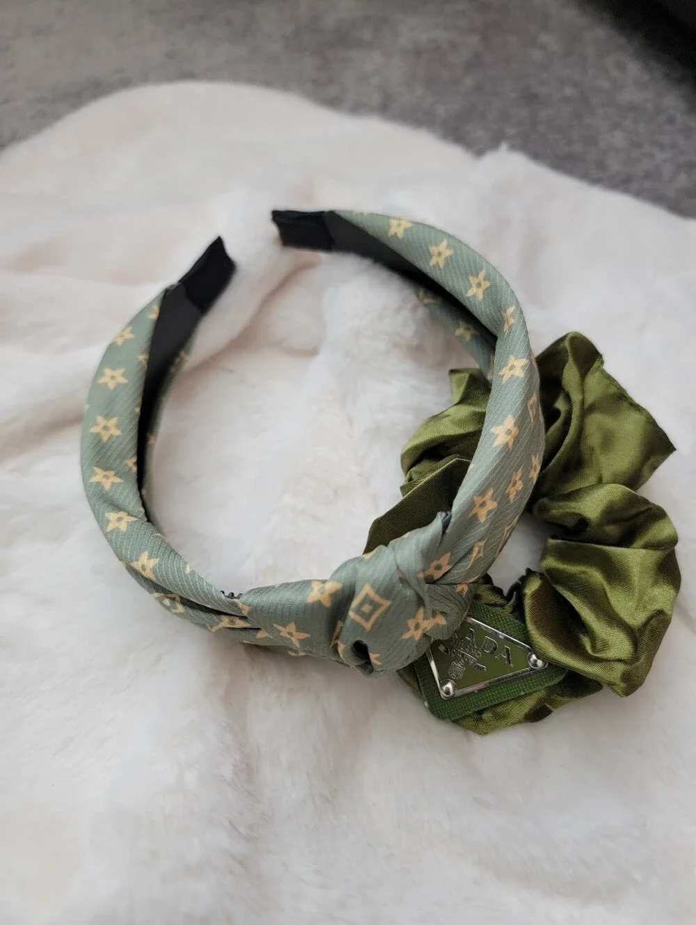 2pcs green patterned headband with olive green scrunchie Hair Tie